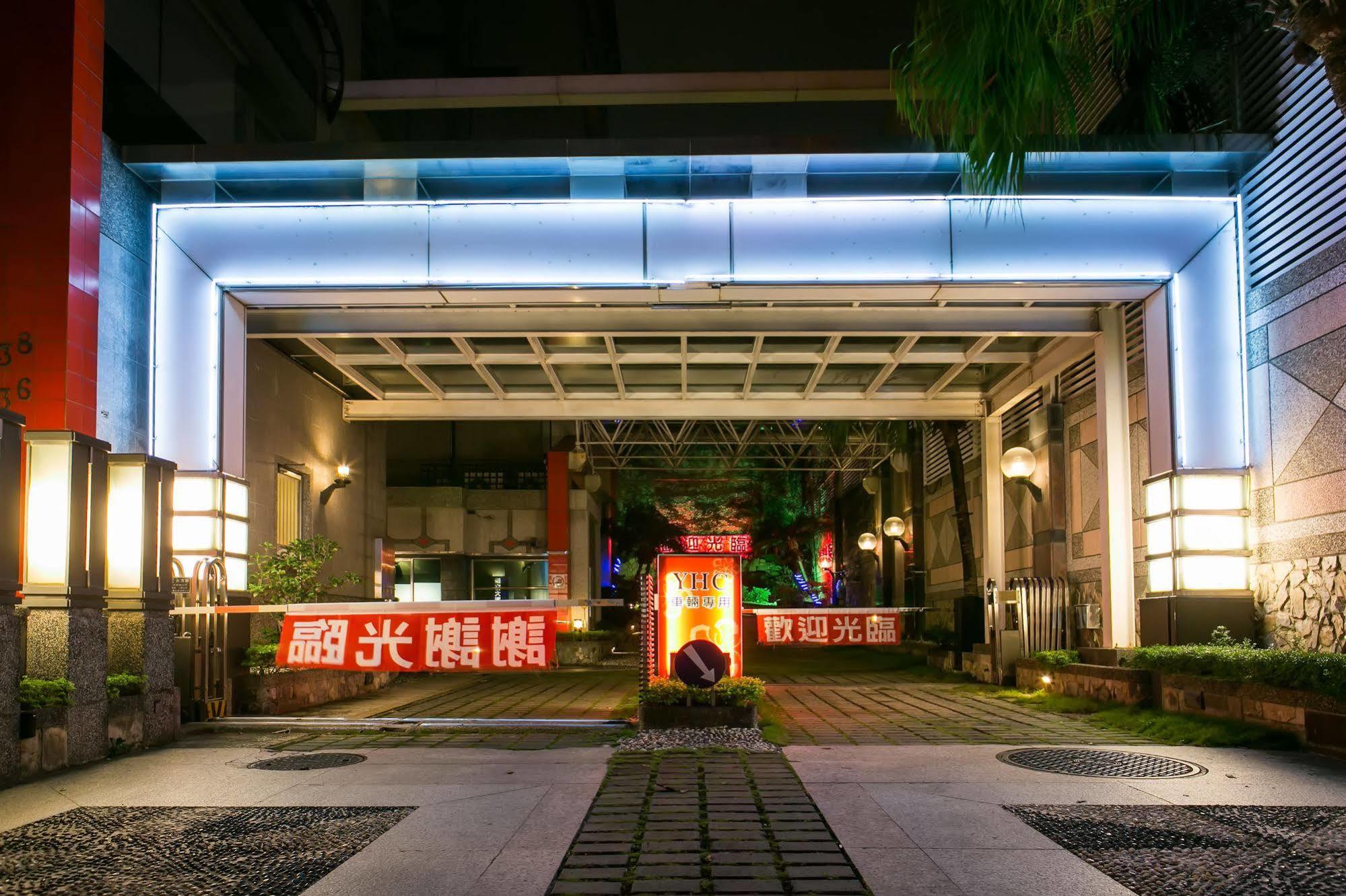 Yhc Hotel Tainan Luaran gambar