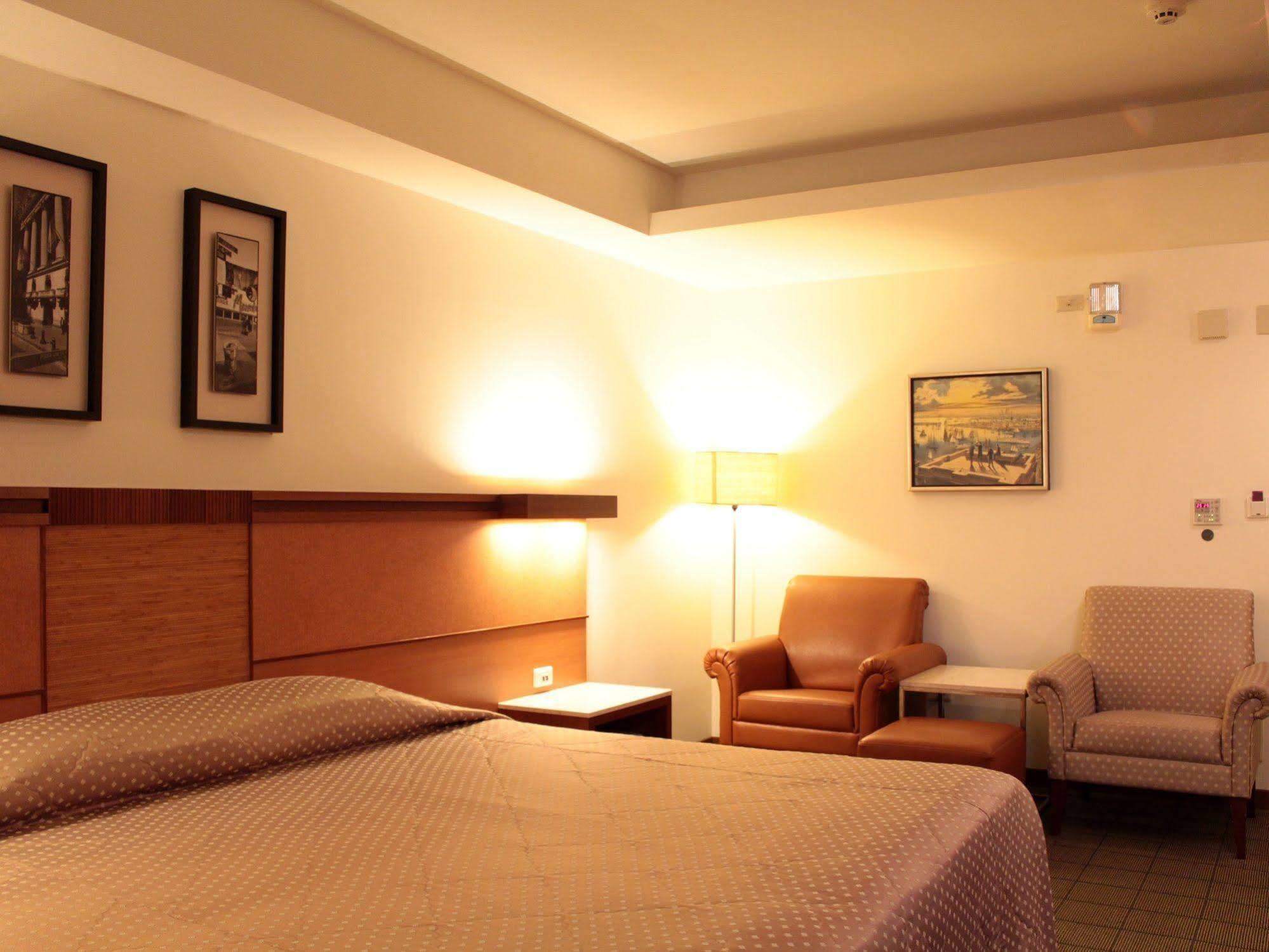 Yhc Hotel Tainan Luaran gambar